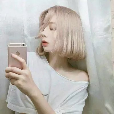 追梦的黎族女娃娃
